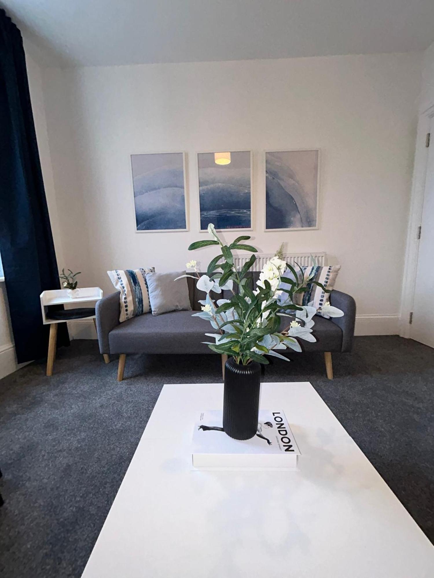 Brand New Modern Apartments Steps From Gloucester Quays Buitenkant foto