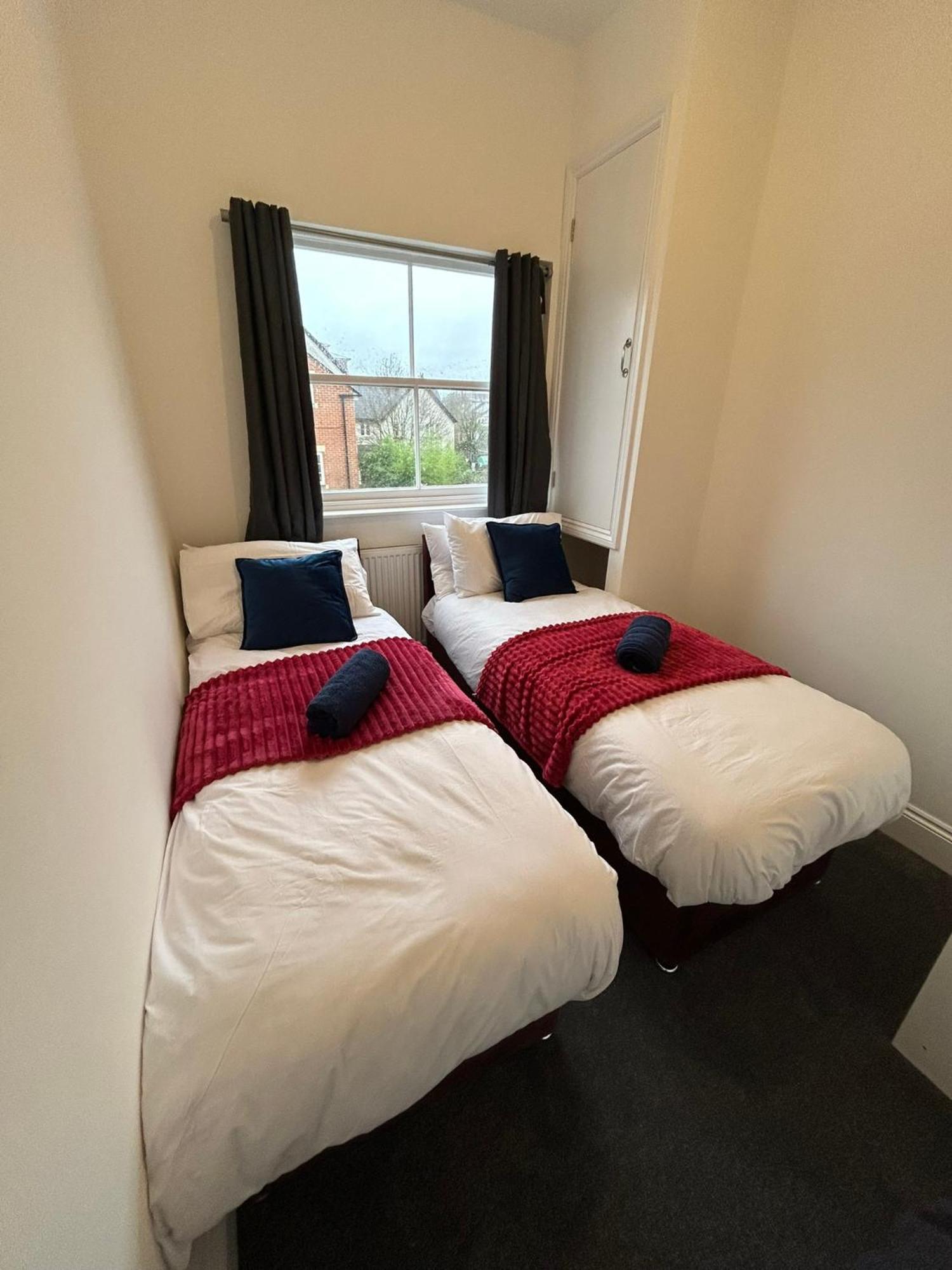 Brand New Modern Apartments Steps From Gloucester Quays Buitenkant foto