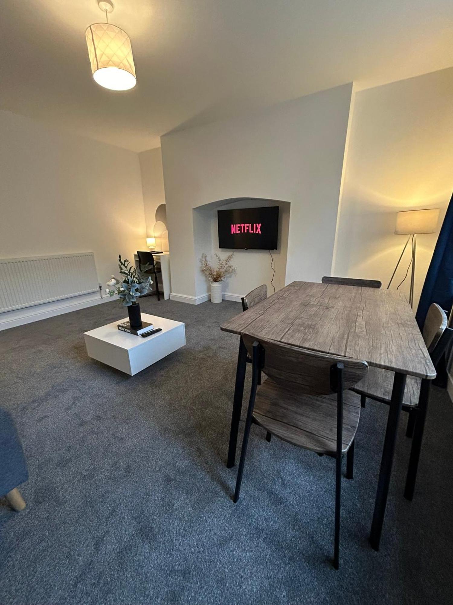 Brand New Modern Apartments Steps From Gloucester Quays Buitenkant foto