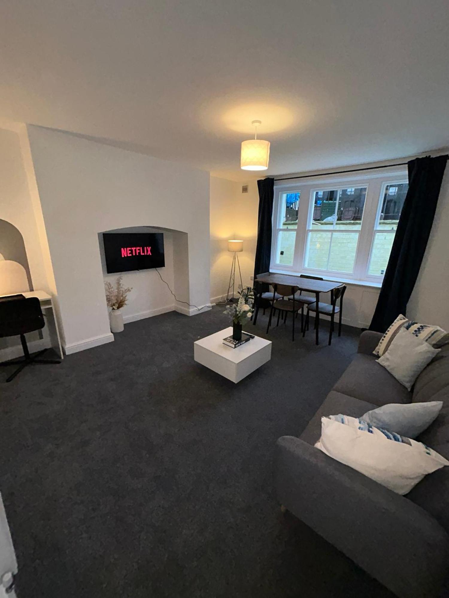Brand New Modern Apartments Steps From Gloucester Quays Buitenkant foto