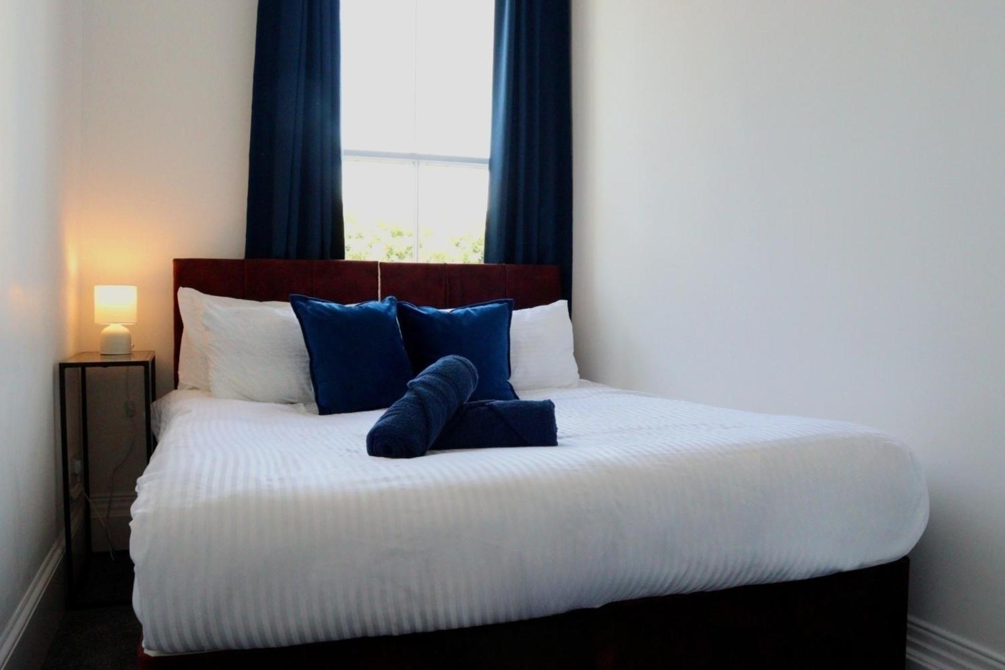 Brand New Modern Apartments Steps From Gloucester Quays Buitenkant foto