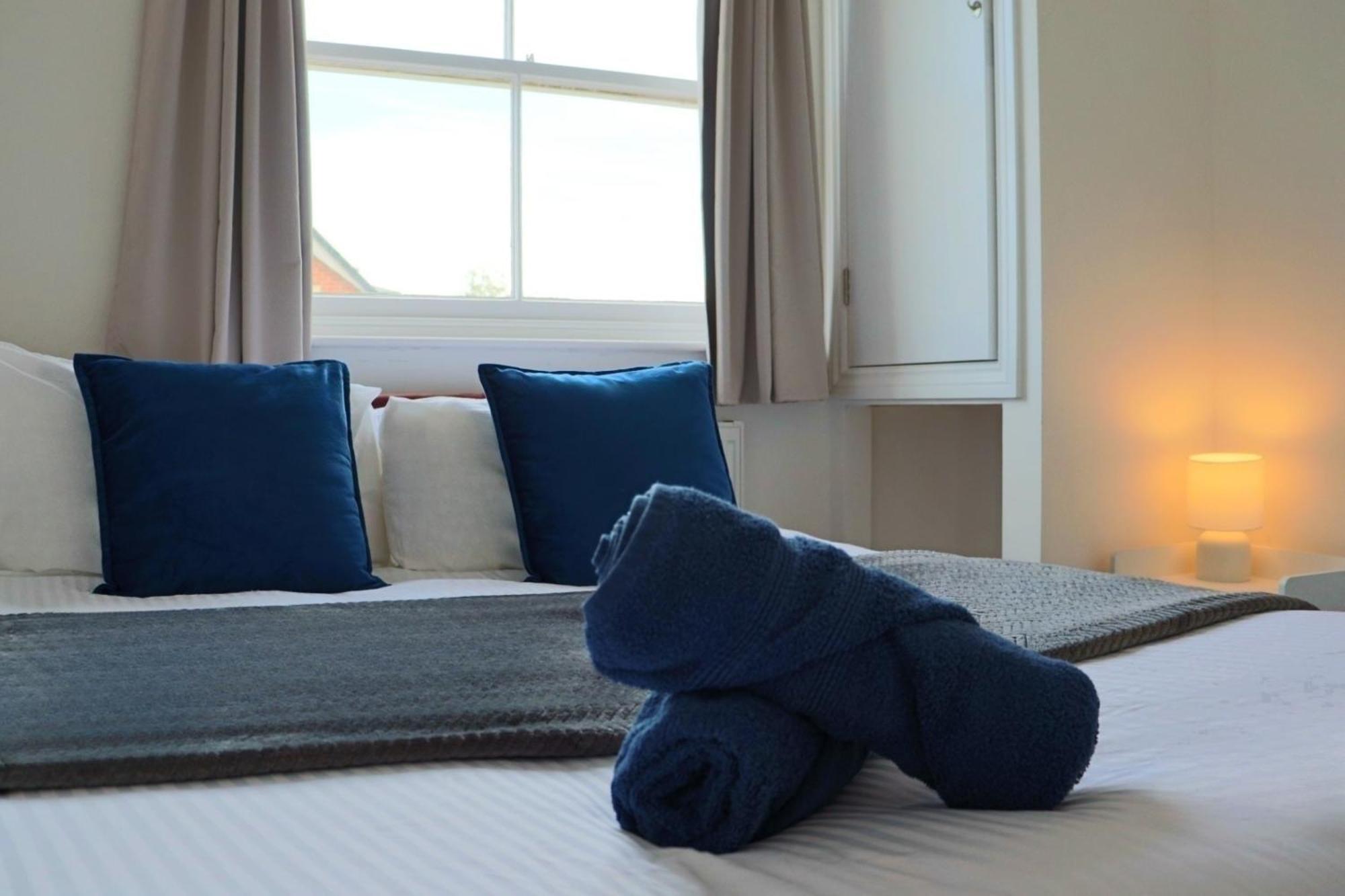 Brand New Modern Apartments Steps From Gloucester Quays Buitenkant foto